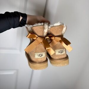 UGG Mini Bailey Bow II Chestnut Suede Boots Womens Size 6